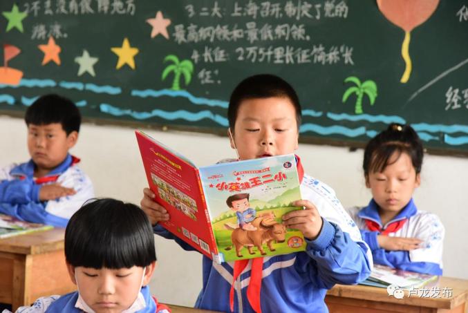 儿童足球服红色好看吗,儿童足球服红色好看吗图片