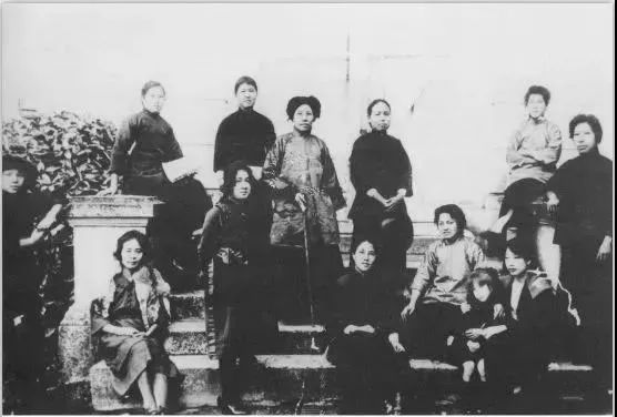 1920年,勤工俭学学生在蒙达尔纪女校的合影.