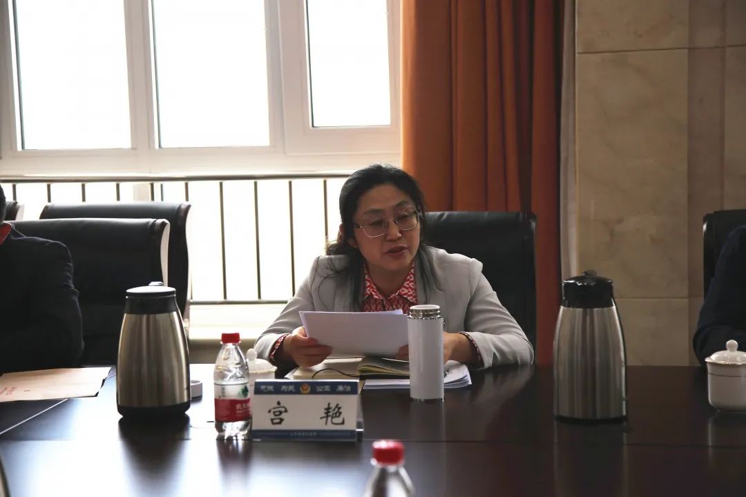 会上,刘文家代表监狱党委作对照检查,并带头进行个人