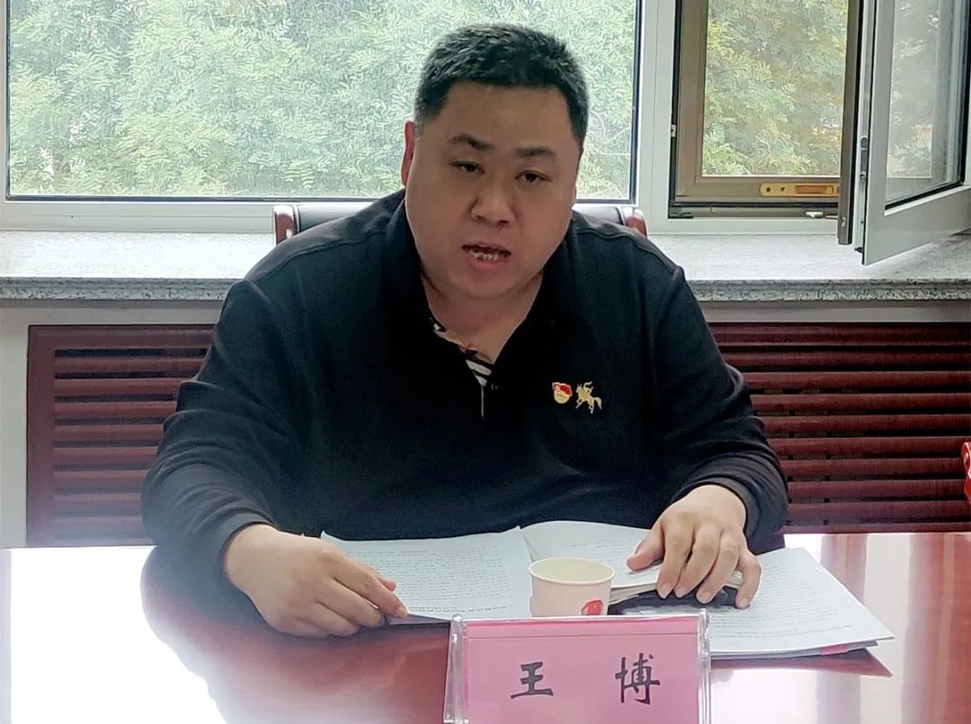 会上,何庆林代表区司法局党组作对照检查,通报了本