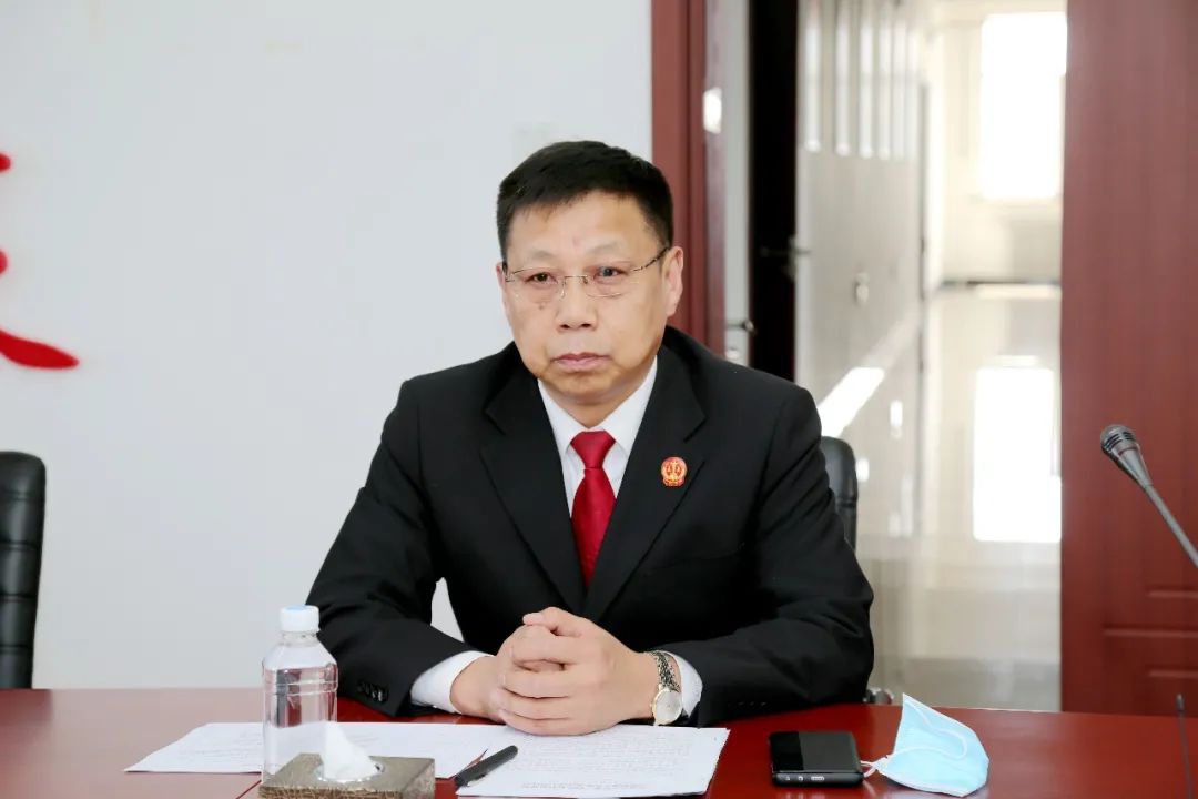 西安区法院党组书记,院长何耀新主持会议并讲话,院党组成员,副院长常