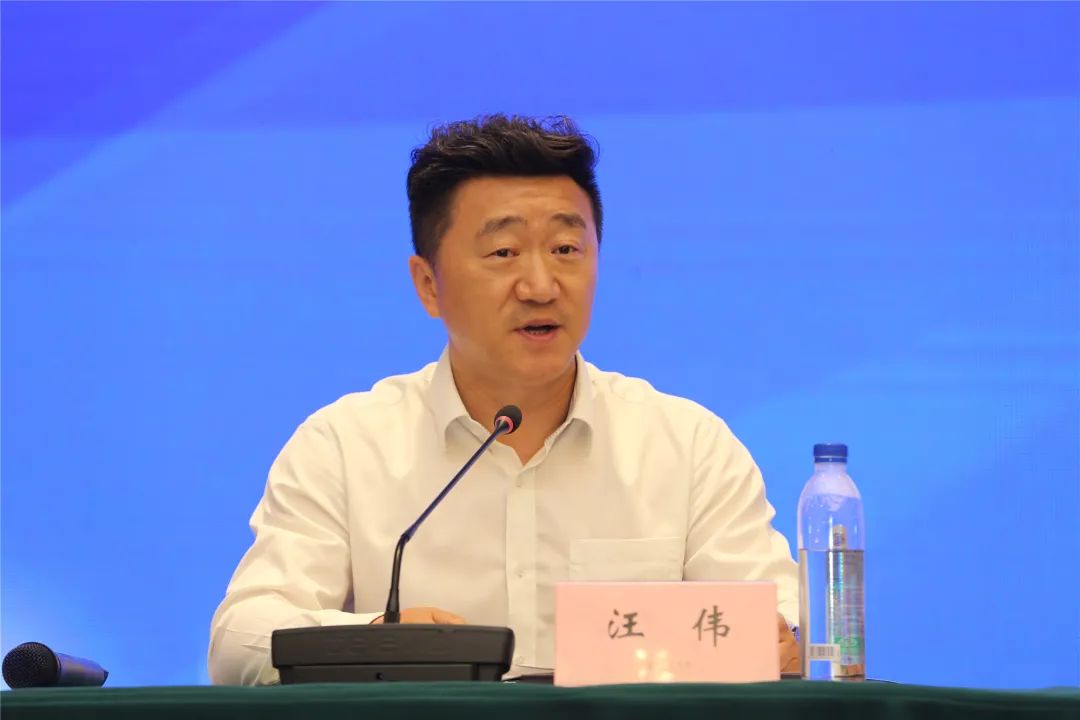 中国人民财产保险股份有限公司常州市分公司总经理汪伟担任主持人