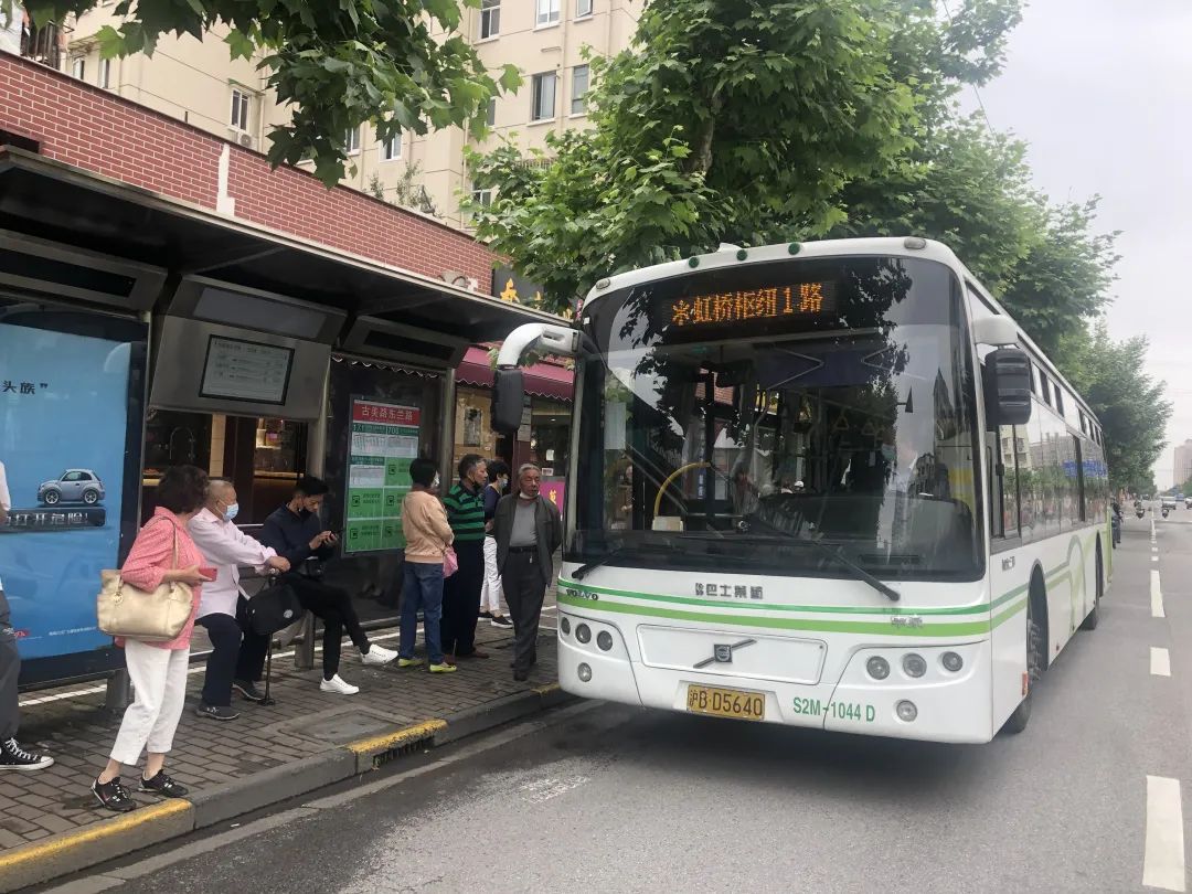值得一提的是,新增的东兰路莲花路站还可换乘轨交12线东兰路站,极大