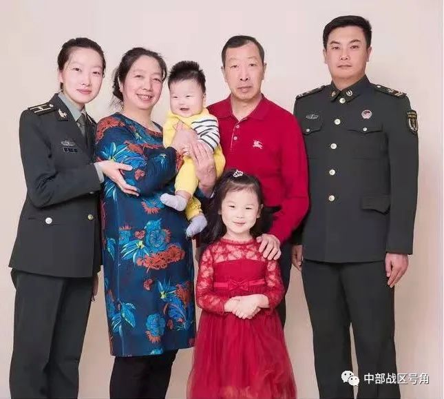 国际家庭日 | 晒出军人最美"全家福"