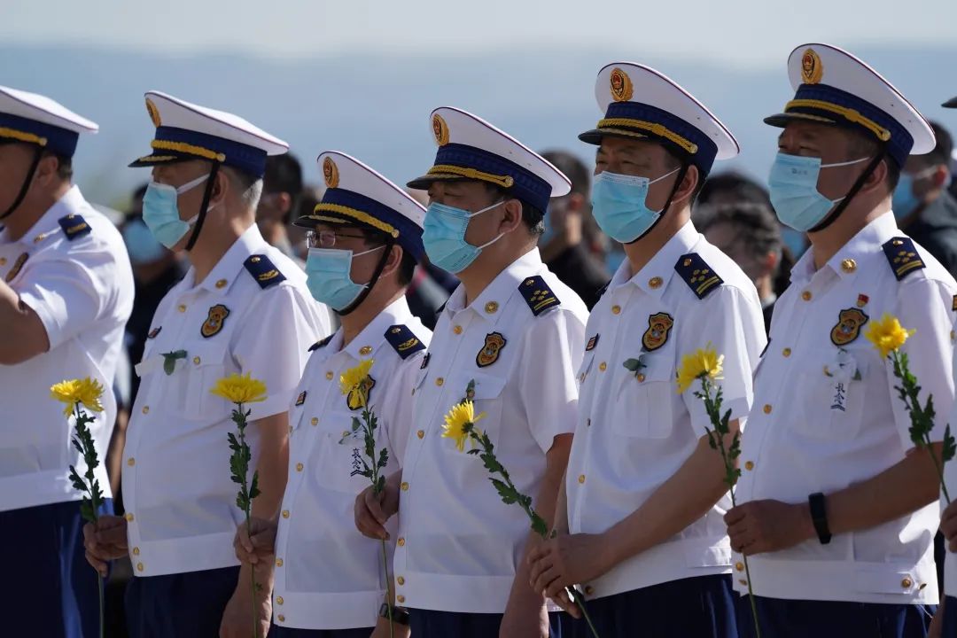 送别英雄逝者安息云南人民沉痛悼念刘洪机组四名烈士