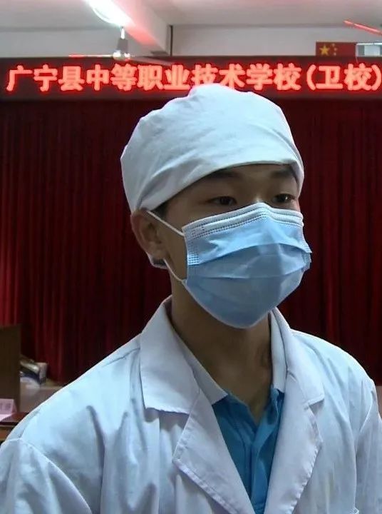 戴上燕帽的你们,就是天使的模样