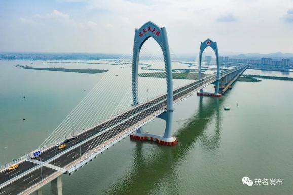 市内交通加快一体化,建成博贺湾大桥,水东湾大桥,西部快线,工业大道