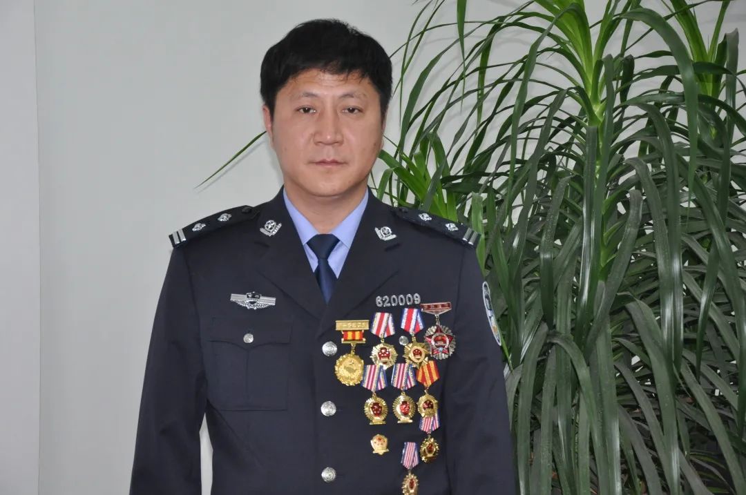 教育整顿弘扬英模精神能征善战一身肝胆江源区公安局赵志全事迹