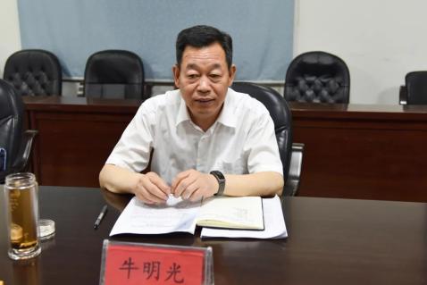 牛明光点评指出,这次民主生活会是一次严肃认真,求真