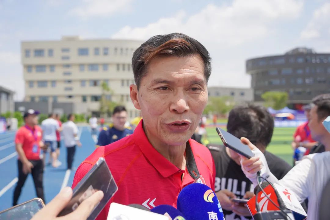 原中国国家队队长,广东队队长池明华接受记者采访.