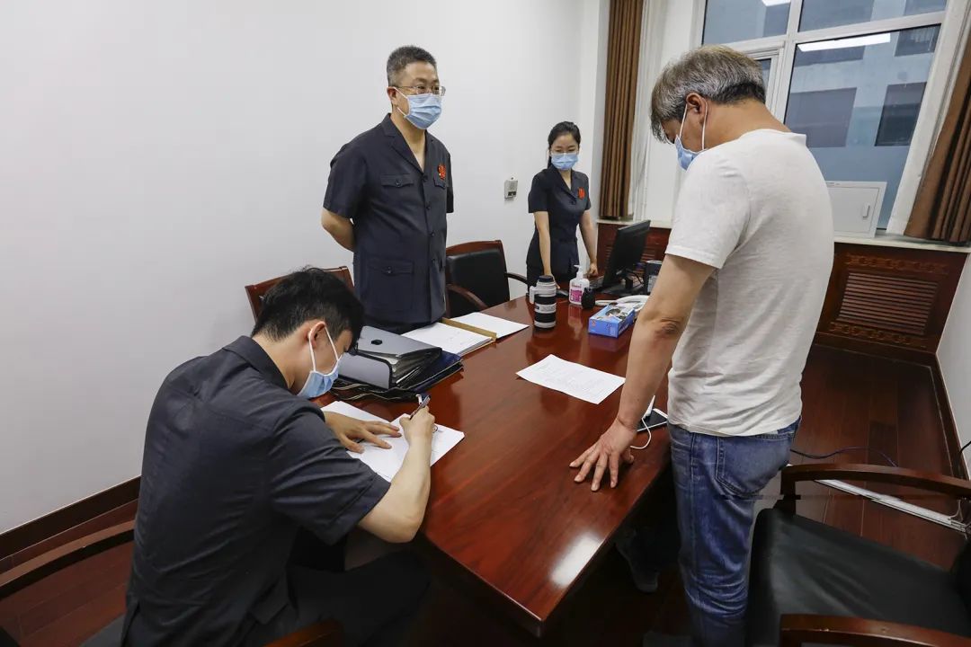 案件进入执行程序后，四中院对钱某名下财产进行全面查询，并对其采取限