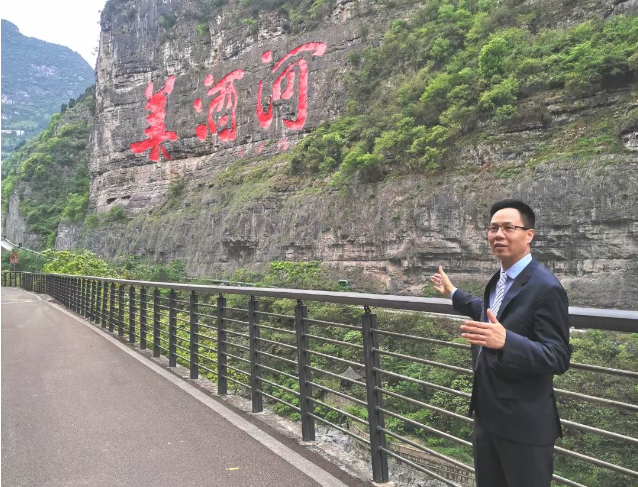 贵州周大福酒业叶志聪顺势酱酒热开启红三角集团掘酱征途