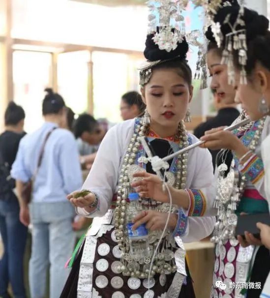 "侗家七仙女"其实并非固定的7个人,而是一群有志于传播侗族文化,助力