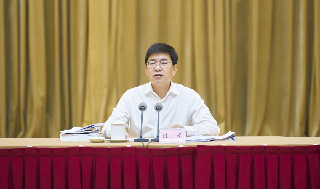 邢志宏,陈玲玲,宋志恒和市委理论学习中心组其他成员,有关市领导出席.