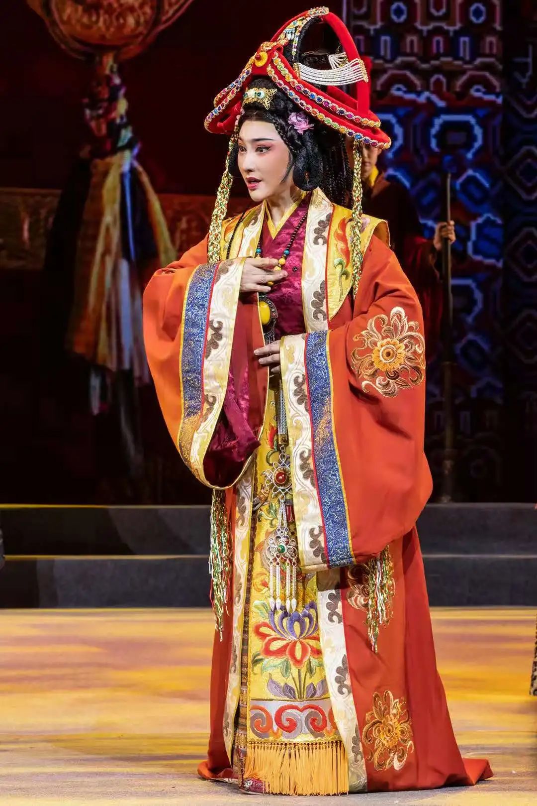 滑动查看更多精彩剧照演出预告赣剧《文成公主》首演完成后,还将在