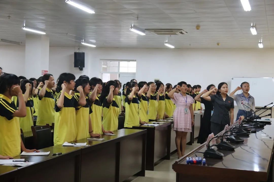 我为群众办实事浦北县法院暖心牵手女生安全教育走进金浦中学