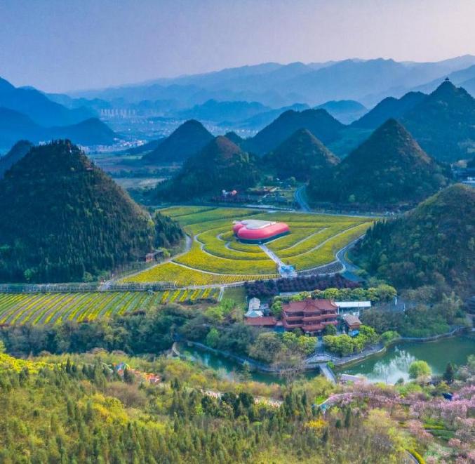 貴州醇景區位於貴州黔西南州興義市,是國家aaaa級旅遊景區,景區擁有