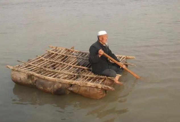 牛皮筏子离开兰州30日到宁夏的中卫然后换乘汽车去包头在皮筏上度过了