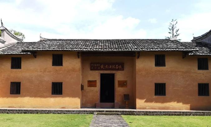 中華蘇維埃最高法院舊址原位於沙洲壩東坑村楊氏宗祠,後遷至沙洲壩