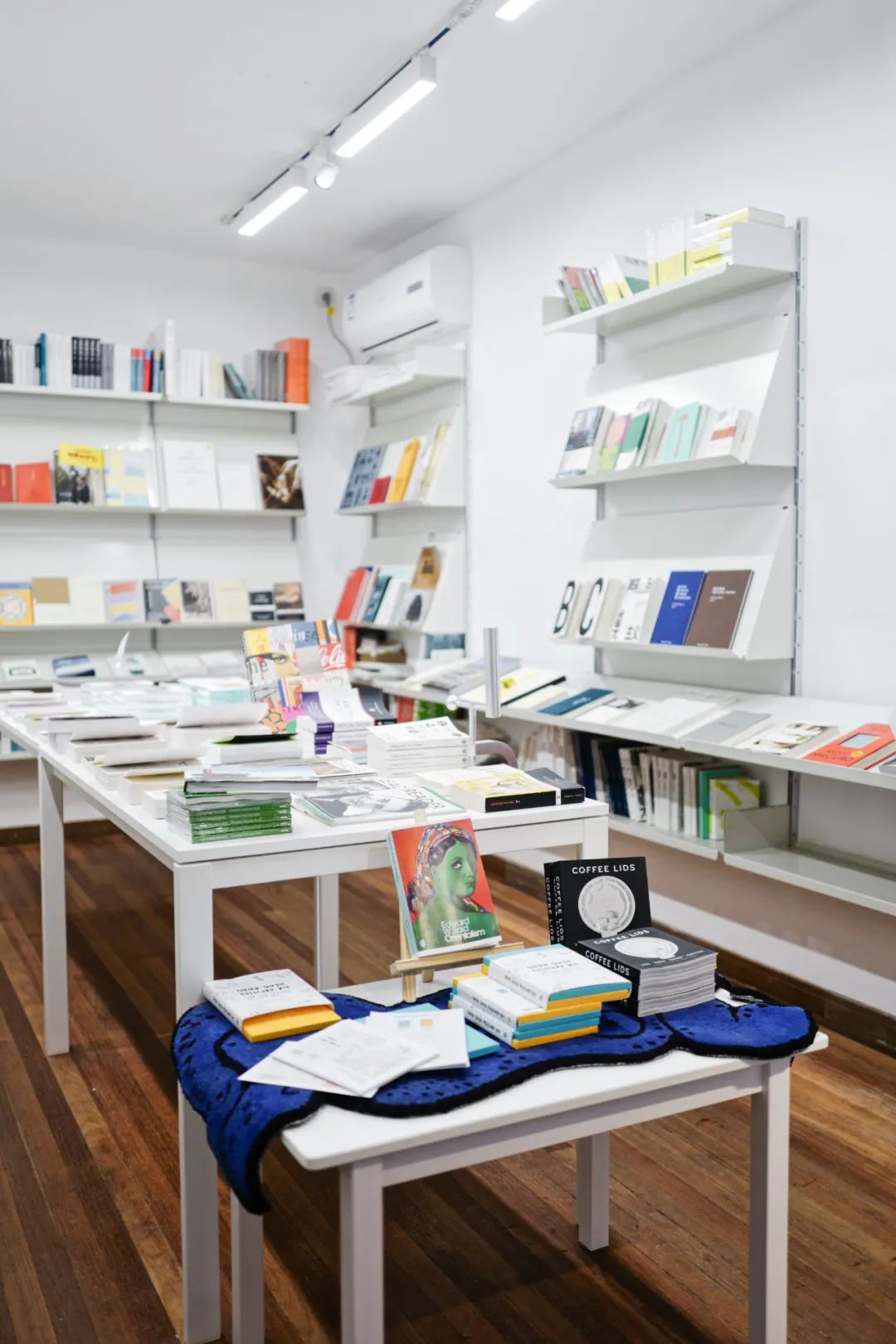 前店后厂20平米的独立书店背后藏着设计出版工作室
