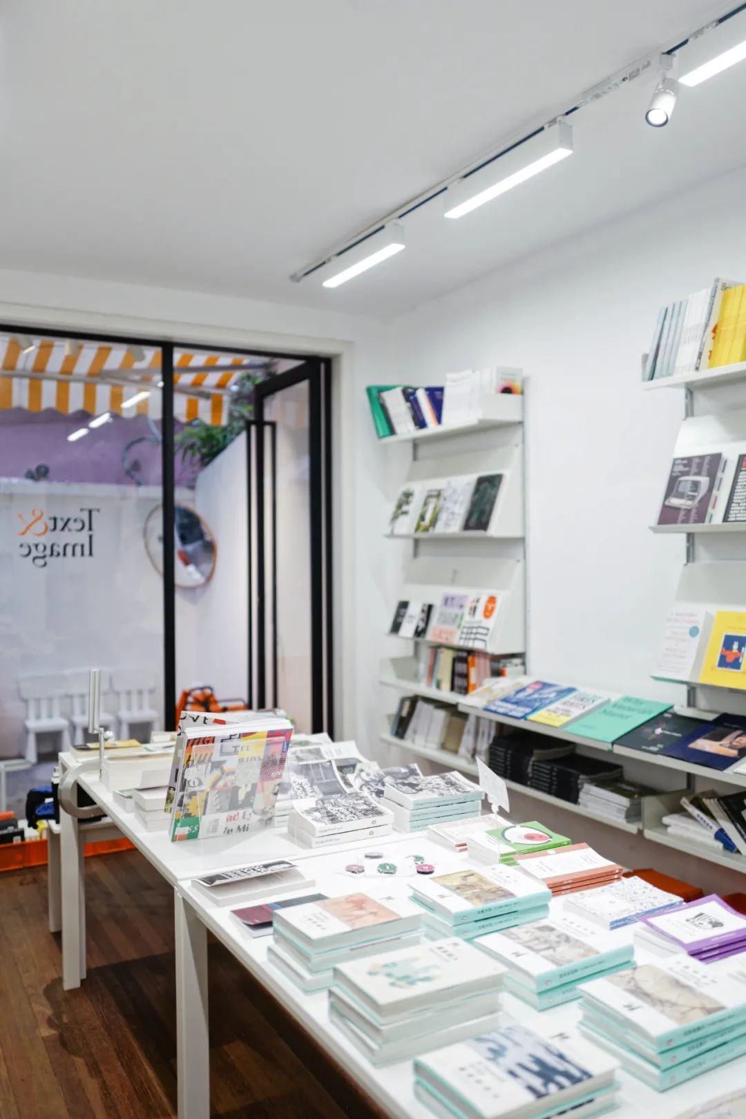 前店后厂20平米的独立书店背后藏着设计出版工作室