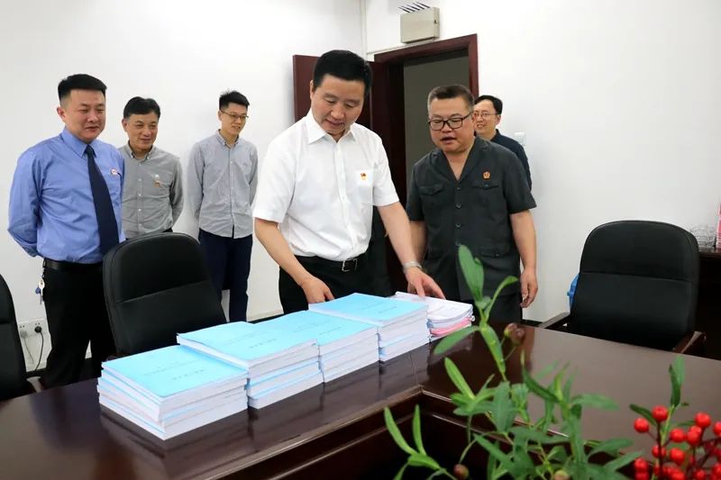 县委书记罗讯调研指导南县法院队伍教育整顿工作