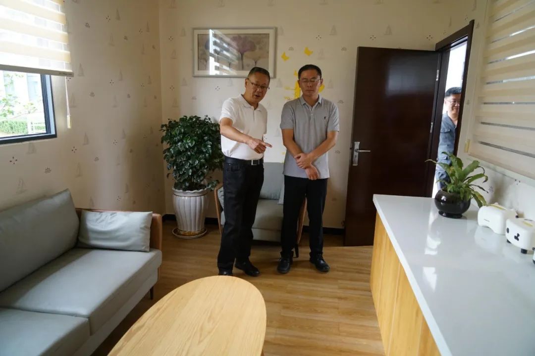 区委常委,区委政法委书记杨洪坤到五华法院视察调研