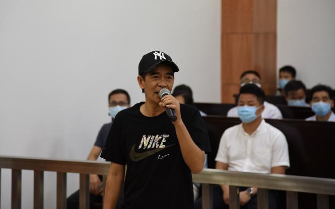 "我叫黎健华,恩平人都叫我华公,现在胖了,不知道你们还认不认得出我