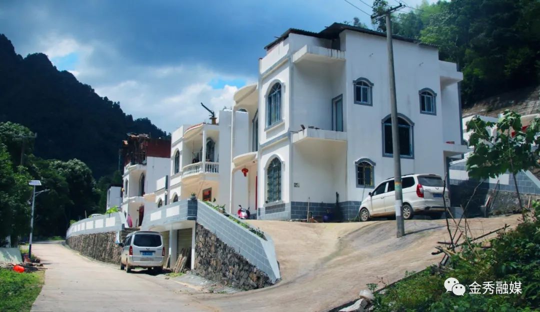 我为群众办实事忠良乡党群携手推进乡村风貌提升整治工作