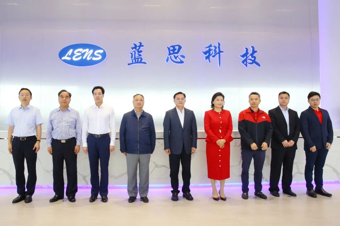 蓝思科技集团董事长周群飞出席并致辞.长沙经开区党工委副书记,管委