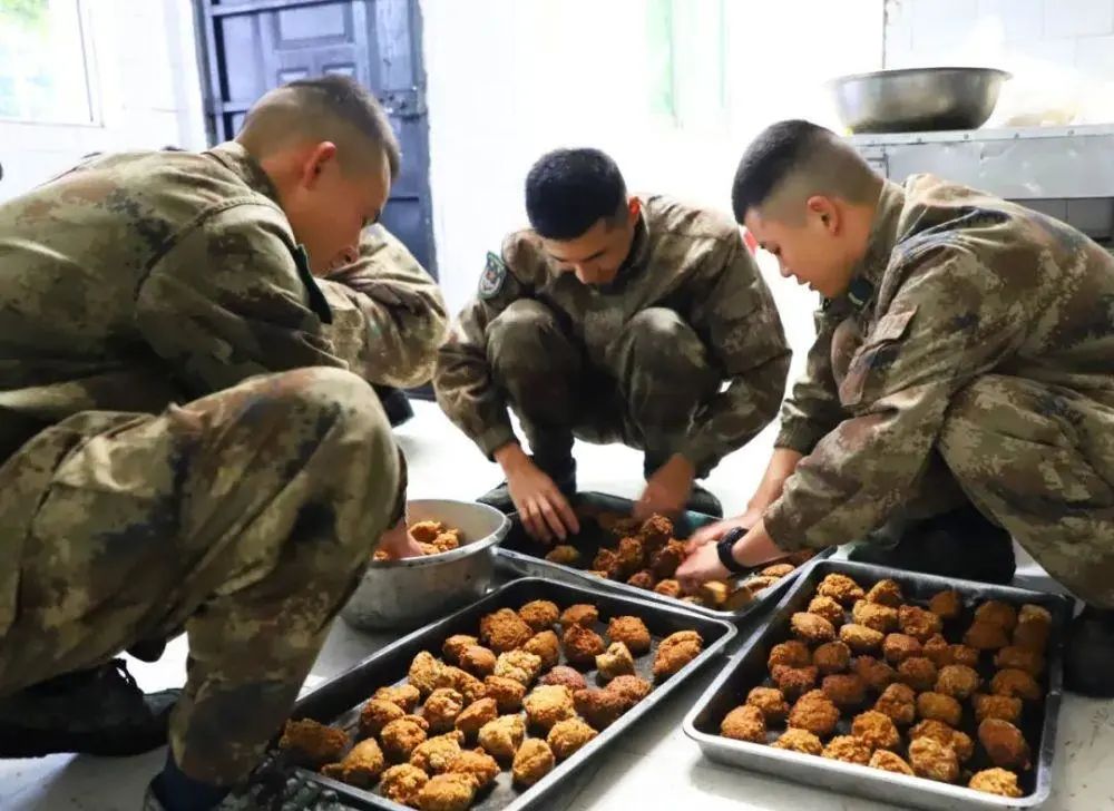 战友,帮厨时的锅巴,味道你还记得吗?