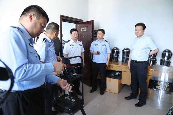 市中院法警支队政委苏宁,梁园区法院党组书记,院长王亚东等陪同督察.