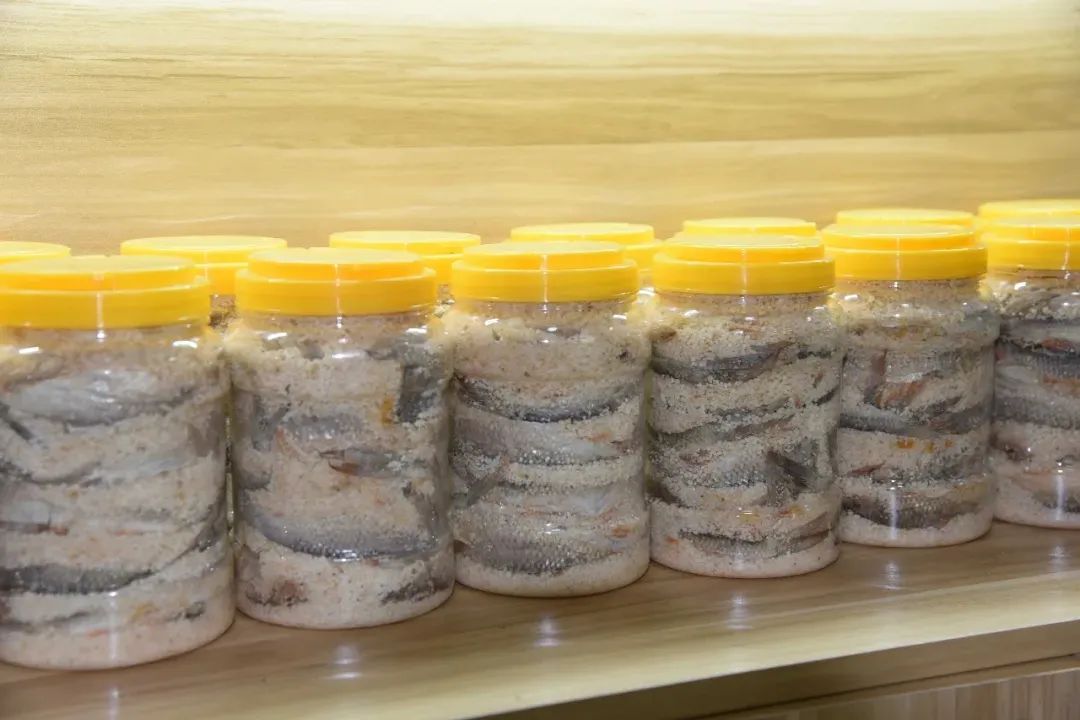 五指山发布新农人刘丽娜 把五指山山兰酒,腌制鱼茶