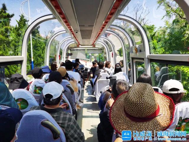 媒體乘坐46路觀光巴士採風千里山海,自在威海——來威海,每一次出發