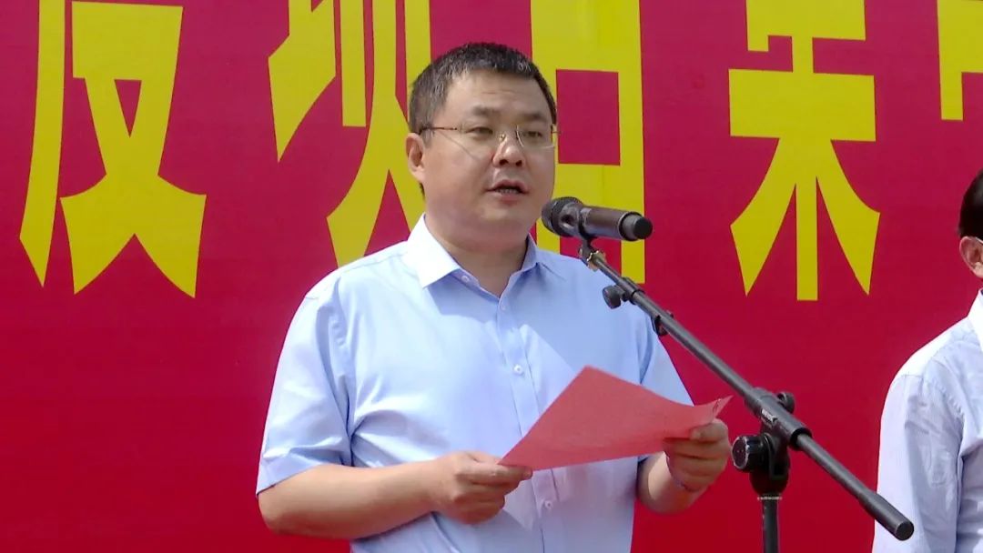 市人大常委会副主任崔建发宣布武强县2021年第二季度项目集中开工.