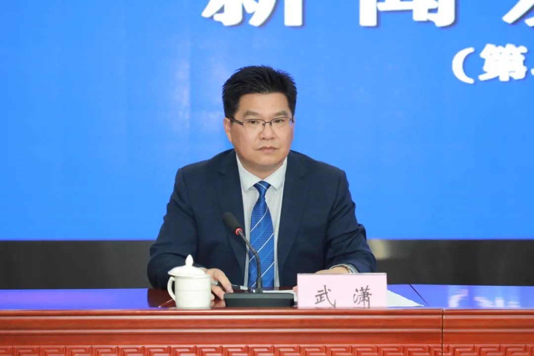 发布人:省疾控中心主任 刘志荣(许梦宇 摄)