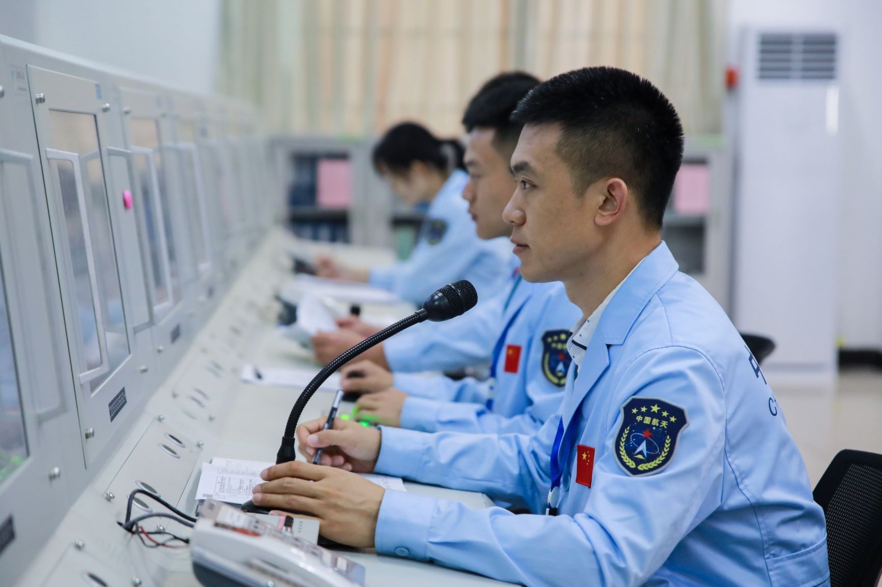 一代代航天人从祖国的四面八方满腔热忱奔赴而来,他们扎根于此,成长