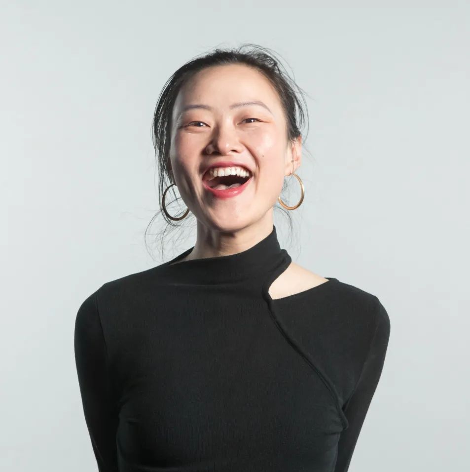 自由职业者来自广州的新晋"沪漂"王佳妮19岁,舞校大二学生学舞8年后