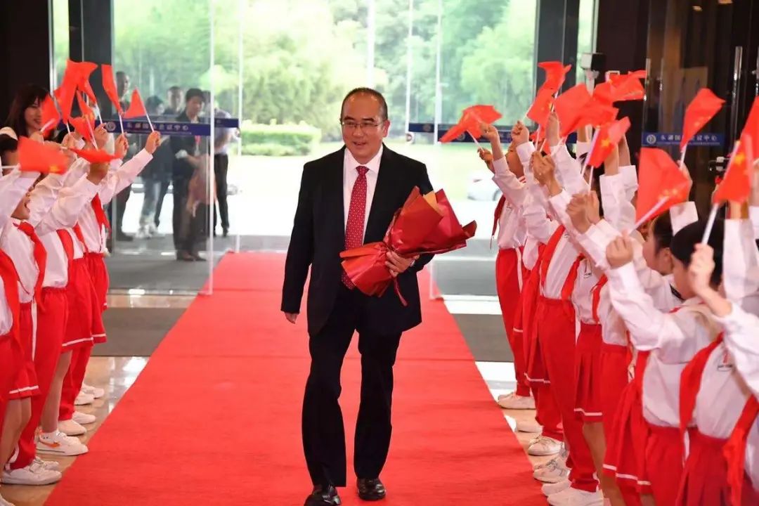 张定宇,汪勇获评"感动中国2020年度人物"》《"渐冻"之躯