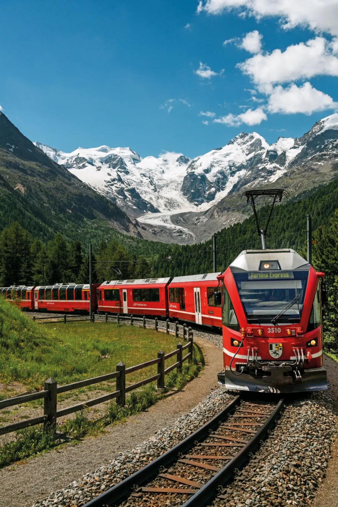 世界遺產列車,山頂露天浴缸……瑞士這座小眾雪山值得一探!