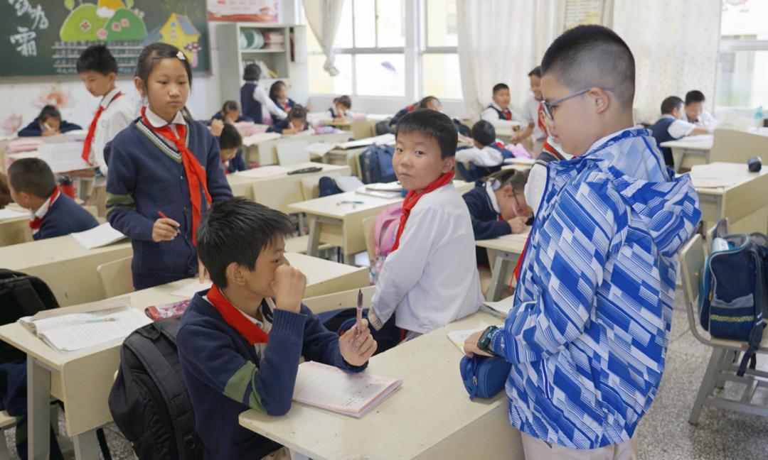 校园圈丨课间10分钟不再悄然无声昆明学生走出教室动起来