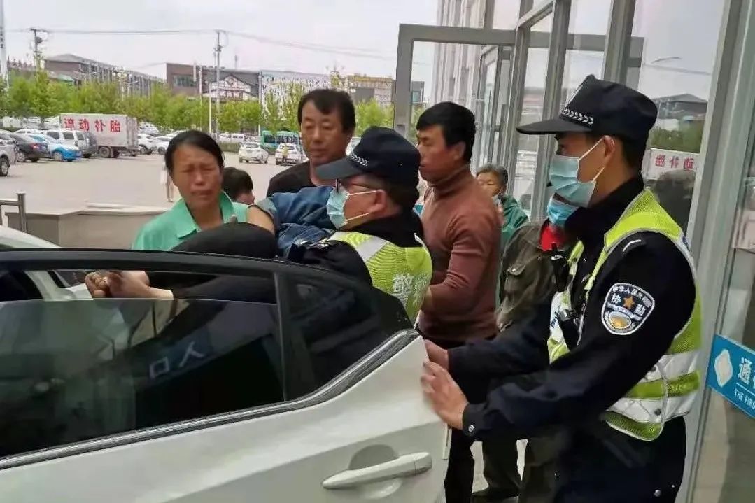 最美瞬间 | 白城通榆交警警车开道为危重病人打通生命通道_澎湃号·政务_澎湃新闻-The Paper