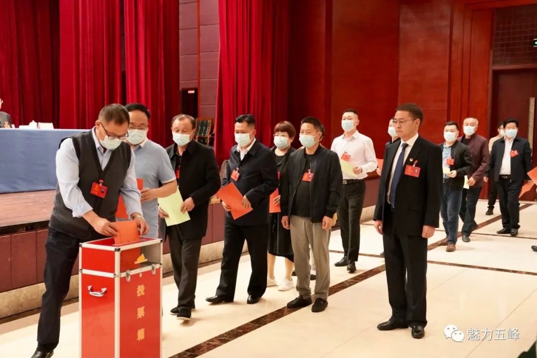 五峰土家族自治县第九届人民代表大会第七次会议胜利闭幕