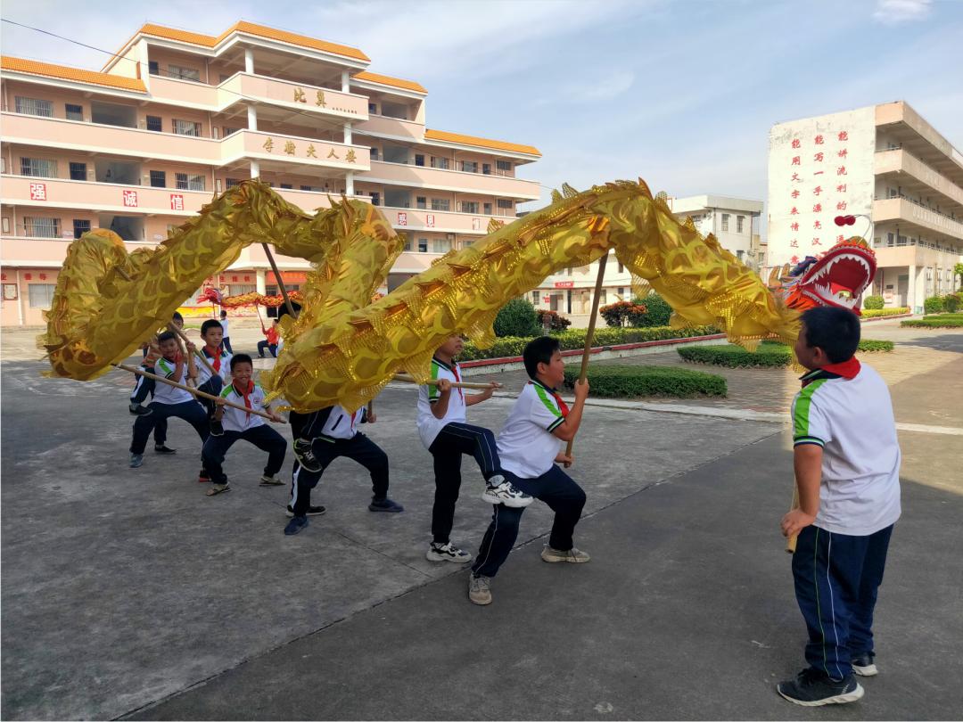 梅川石步小学图片