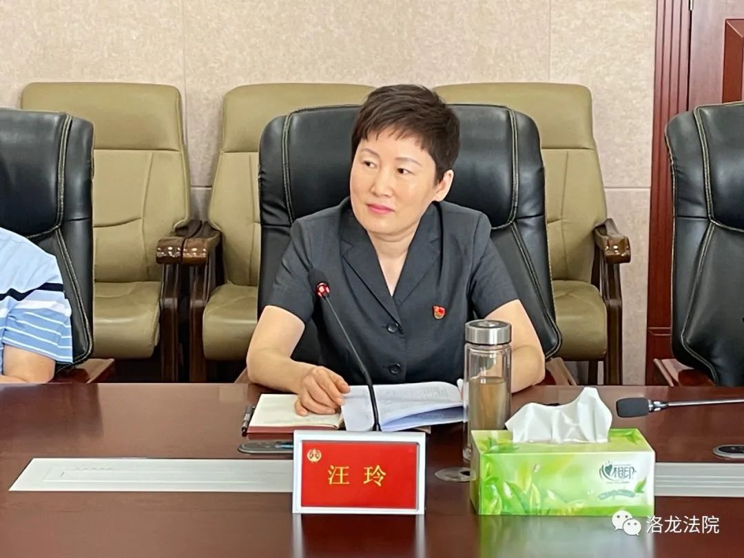 座谈会上,院党组书记,院长张艳红对该院的基本情况进行了汇报,详细