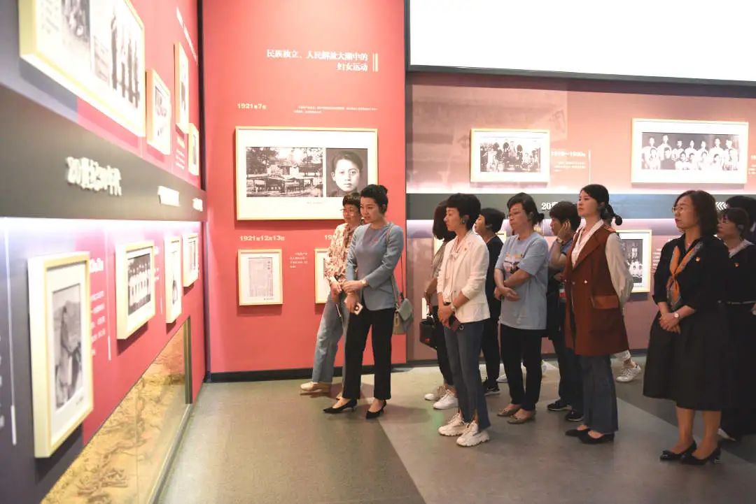 千鹤妇女精神教育基地位于建德市梅城镇千鹤村,是一座以新中国基层