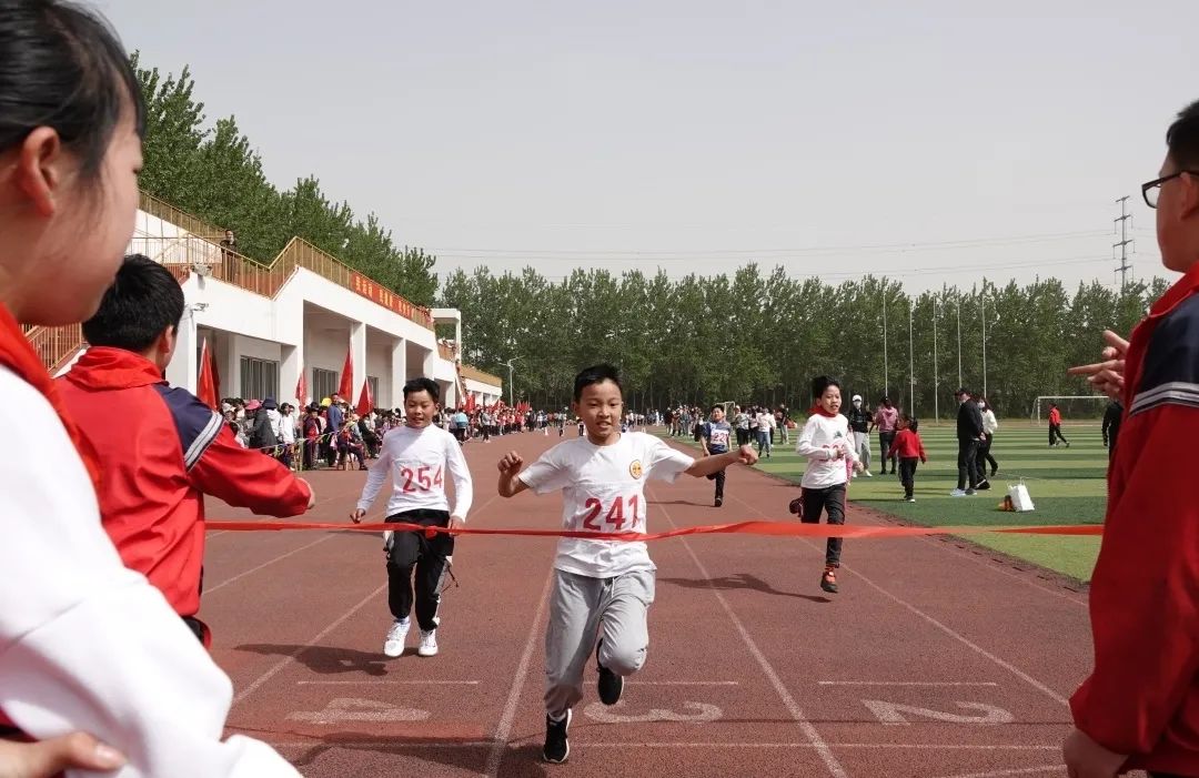 31临朐县东城街道文汇小学近日,文汇小学"中华民族一家亲,同心共筑