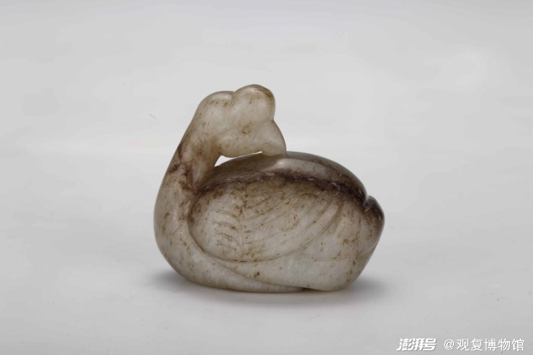 宋代 旧玉雕凤头回颈鹅 观复博物馆藏