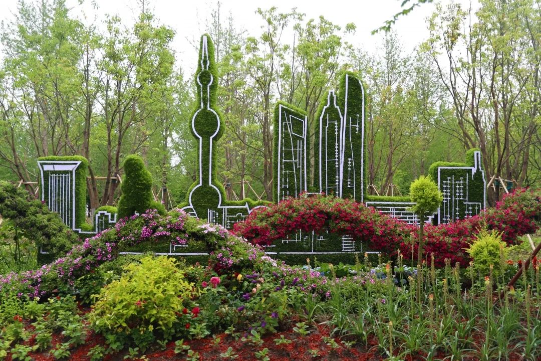 喜迎盛世"的大地景观;"三区"为花博园围栏区,东平小镇服务区和南部