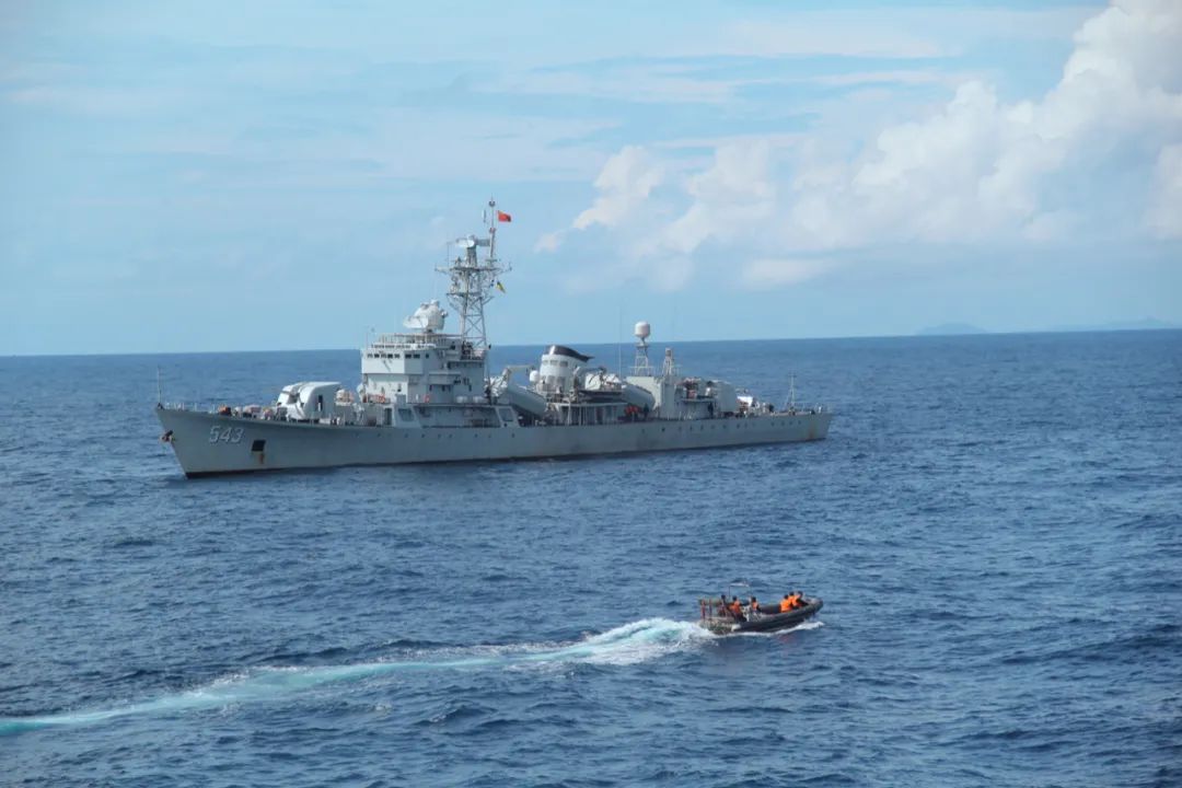 丹东舰退役服役36年老兵再见